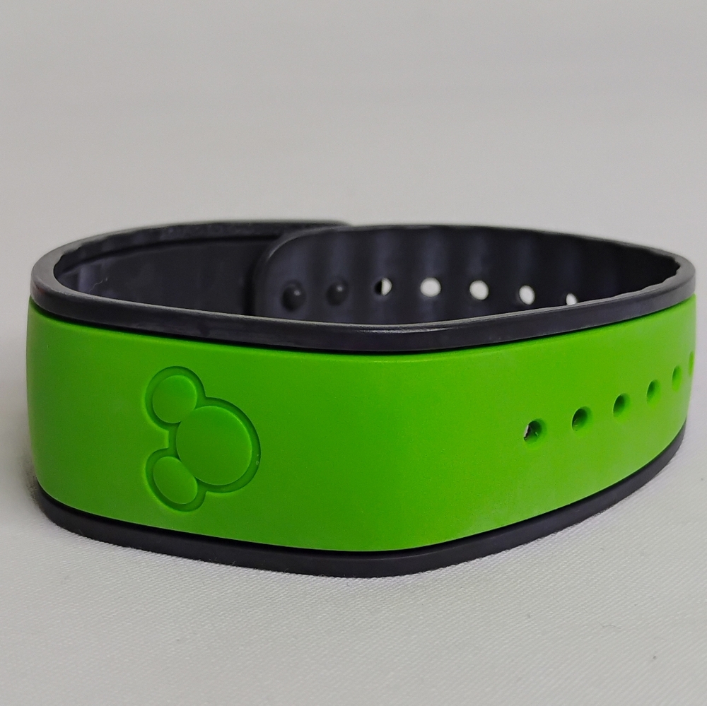Disney Magic Bands Green "Eric" Mickey Mouse Park Admission Band ID Bracelet